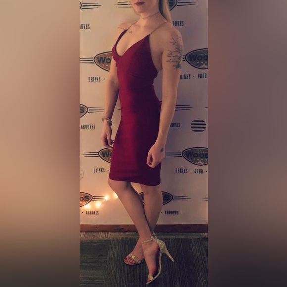 Women’s XS/S Red mid length body con dress - Picture 6 of 6